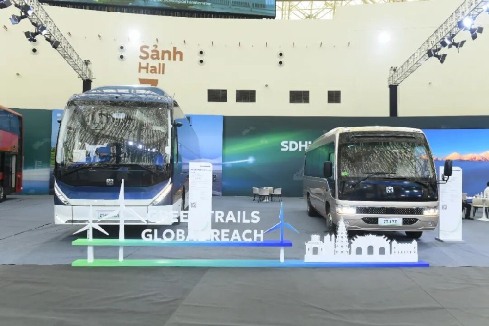Zhongtong Bus Unveils All-New M6 Electric Minibus at 2026 Global Partners Conference in Vietnam